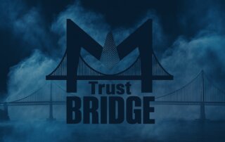 Cosa è Trust Bridge: il logo ufficiale del progetto Metal Paint Trust Bridge al centro di un design grafico digitale ispirato alla verniciatura industriale a polvere, con sfondo tecnologico e ambientazione tecnica moderna